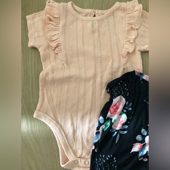Garanimals|Baby bundle,short sleeve bodysuit with ruffles & dark floral pants••• - Picture 2 of 3